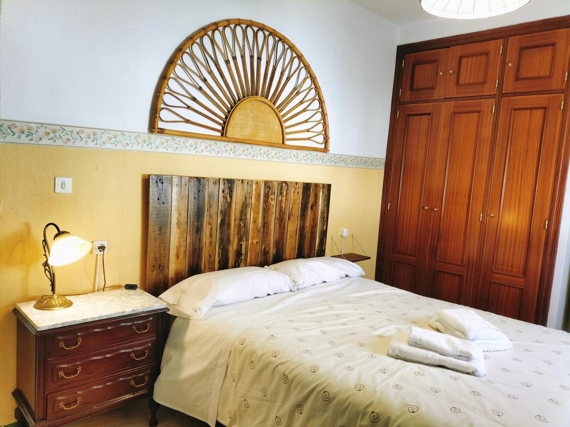 Lagunetas - Descanso Rural - El Capricho * Benalup-Casas Viejas